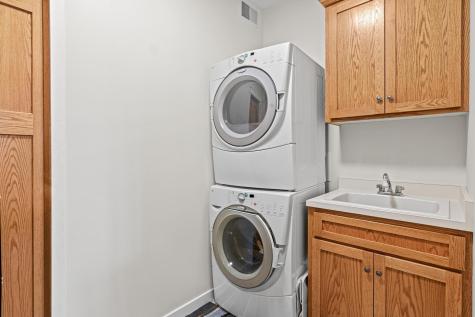 2710 Red Splendor Circle E Maplewood MN 55119