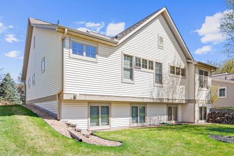 2710 Red Splendor Circle E Maplewood MN 55119