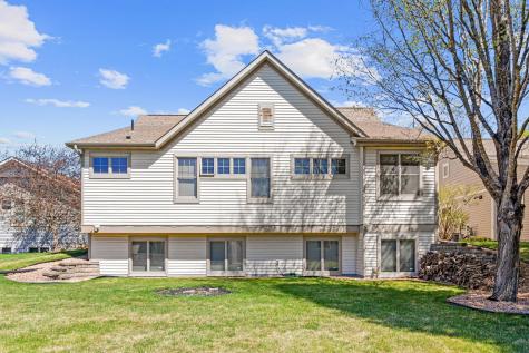 2710 Red Splendor Circle E Maplewood MN 55119