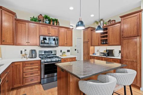 2710 Red Splendor Circle E Maplewood MN 55119