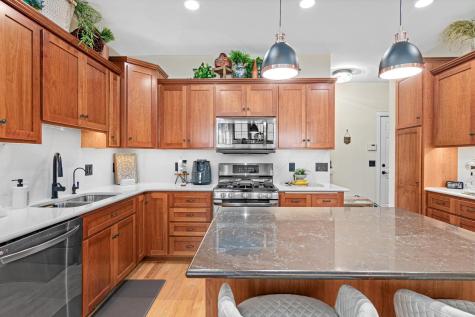 2710 Red Splendor Circle E Maplewood MN 55119