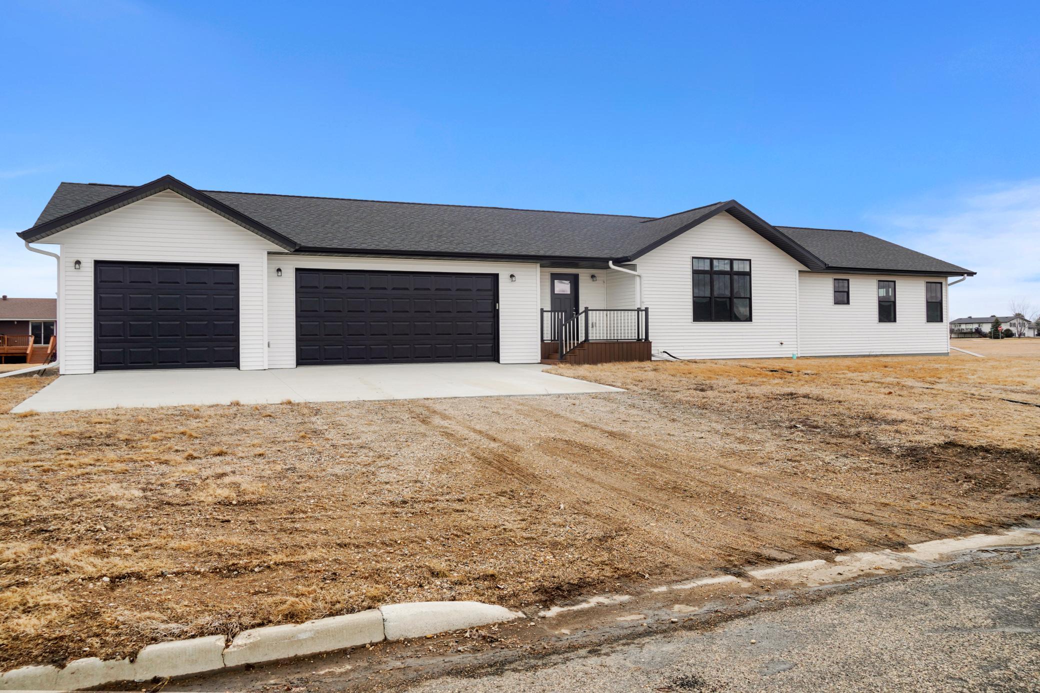 208 4th St NW Gwinner ND 58040