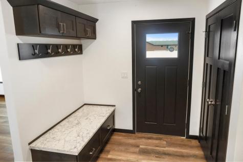 208 4th St NW Gwinner ND 58040