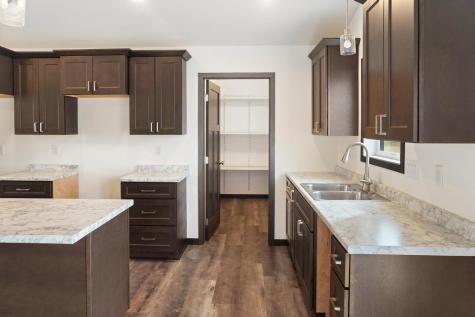 208 4th St NW Gwinner ND 58040