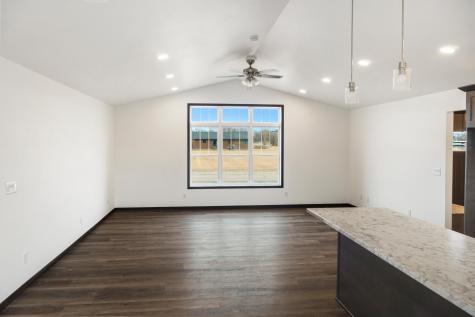 208 4th St NW Gwinner ND 58040