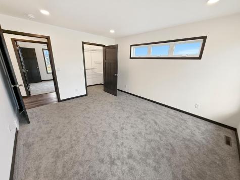 208 4th St NW Gwinner ND 58040