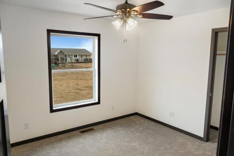 208 4th St NW Gwinner ND 58040