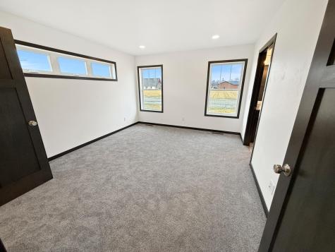 208 4th St NW Gwinner ND 58040