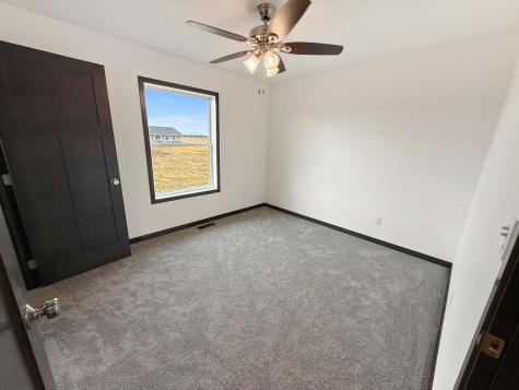 208 4th St NW Gwinner ND 58040