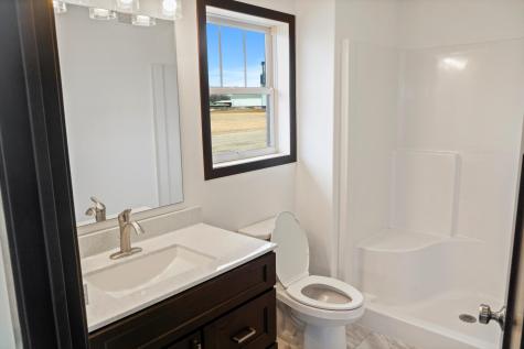 208 4th St NW Gwinner ND 58040