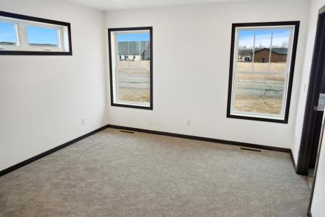 208 4th St NW Gwinner ND 58040