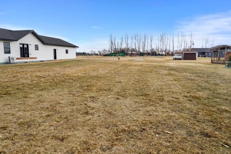 208 4th St NW Gwinner ND 58040