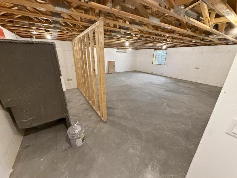 208 4th St NW Gwinner ND 58040