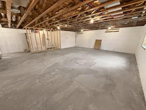 208 4th St NW Gwinner ND 58040