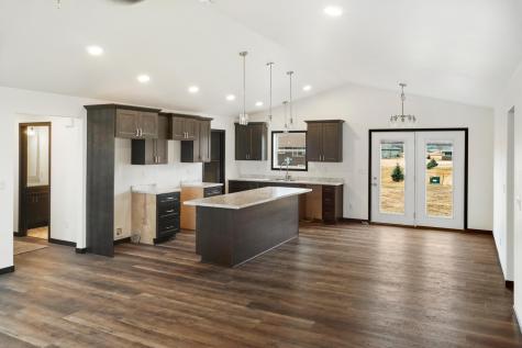 208 4th St NW Gwinner ND 58040
