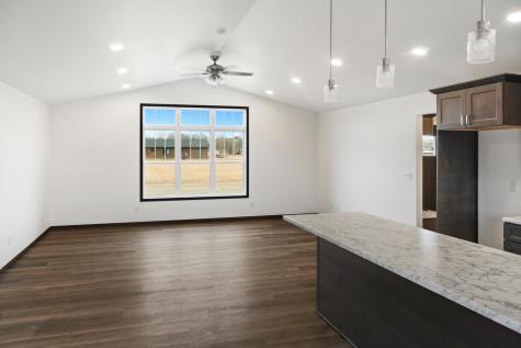 208 4th St NW Gwinner ND 58040