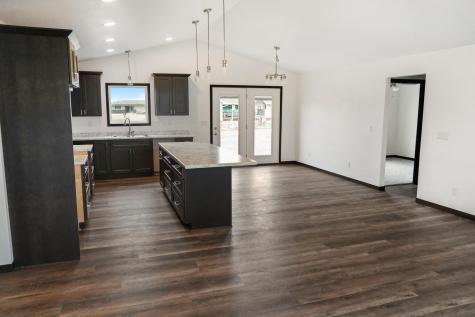 208 4th St NW Gwinner ND 58040