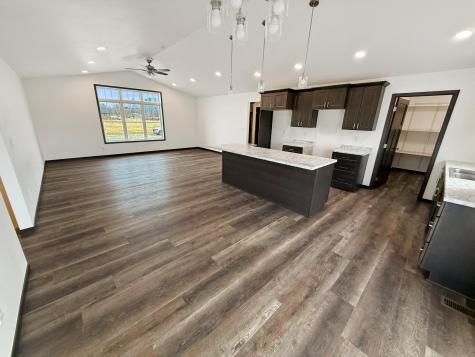 208 4th St NW Gwinner ND 58040