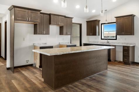 208 4th St NW Gwinner ND 58040