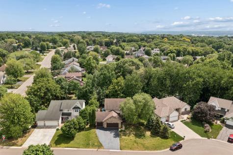 2478 Timber Court E Maplewood MN 55119
