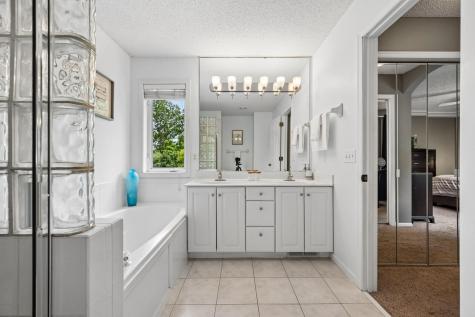 2478 Timber Court E Maplewood MN 55119