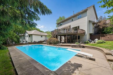 2478 Timber Court E Maplewood MN 55119