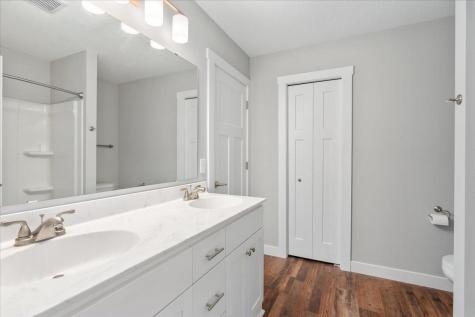 561 19th Place SE Cambridge MN 55008