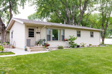 2926 Edgewood Drive N Fargo ND 58102