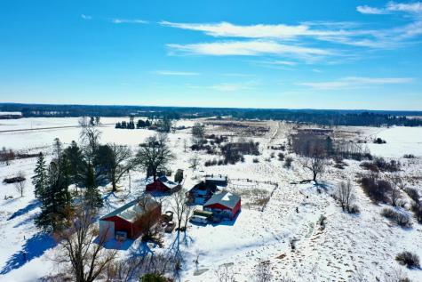 2854 405th Avenue NE Braham MN 55006
