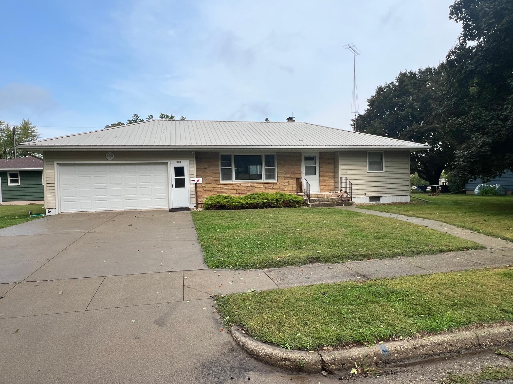 537 E Ronning Avenue Appleton MN 56208