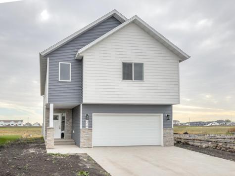 3240 36th Avenue S Moorhead MN 56560