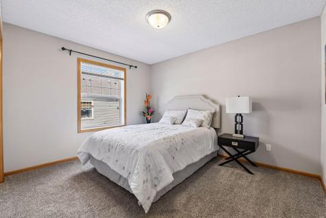 8294 Townsend Drive Eden Prairie MN 55344