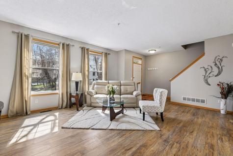 8294 Townsend Drive Eden Prairie MN 55344