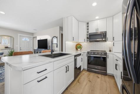 844 12th Avenue W West Fargo ND 58078