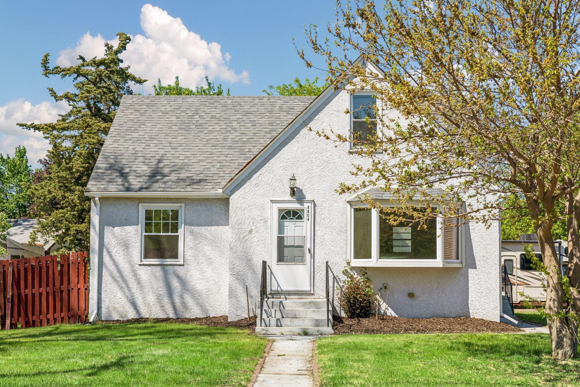 6904 60th Avenue N Crystal MN 55428