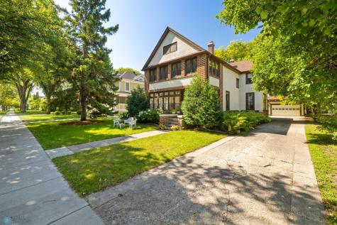 911 8th Street S Fargo ND 58103