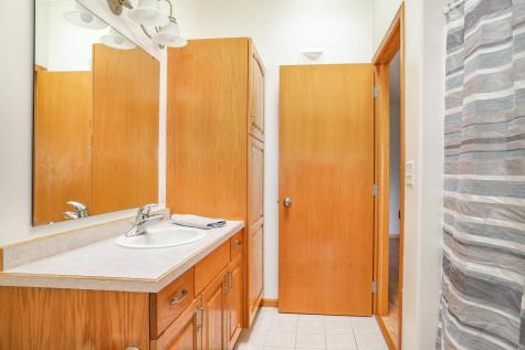 4276 39 1/2 Avenue S Fargo ND 58104