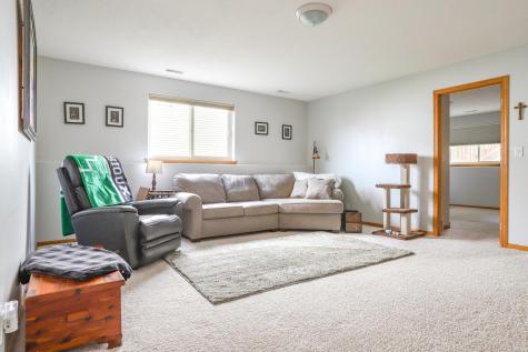 4276 39 1/2 Avenue S Fargo ND 58104