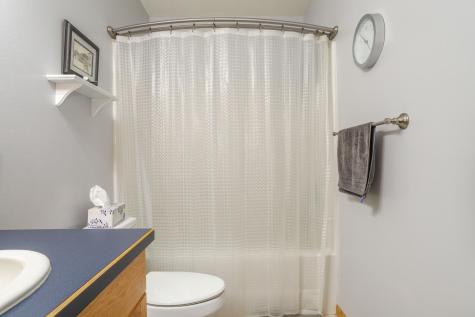 4276 39 1/2 Avenue S Fargo ND 58104