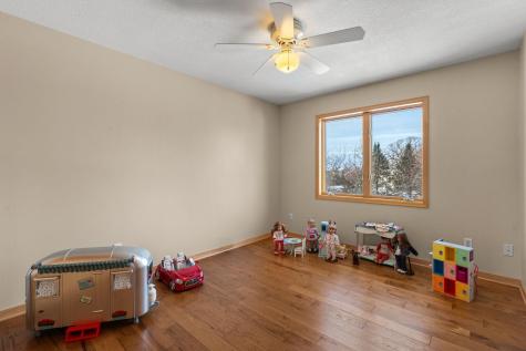 447 Theis Drive Shakopee MN 55379