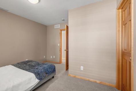 447 Theis Drive Shakopee MN 55379