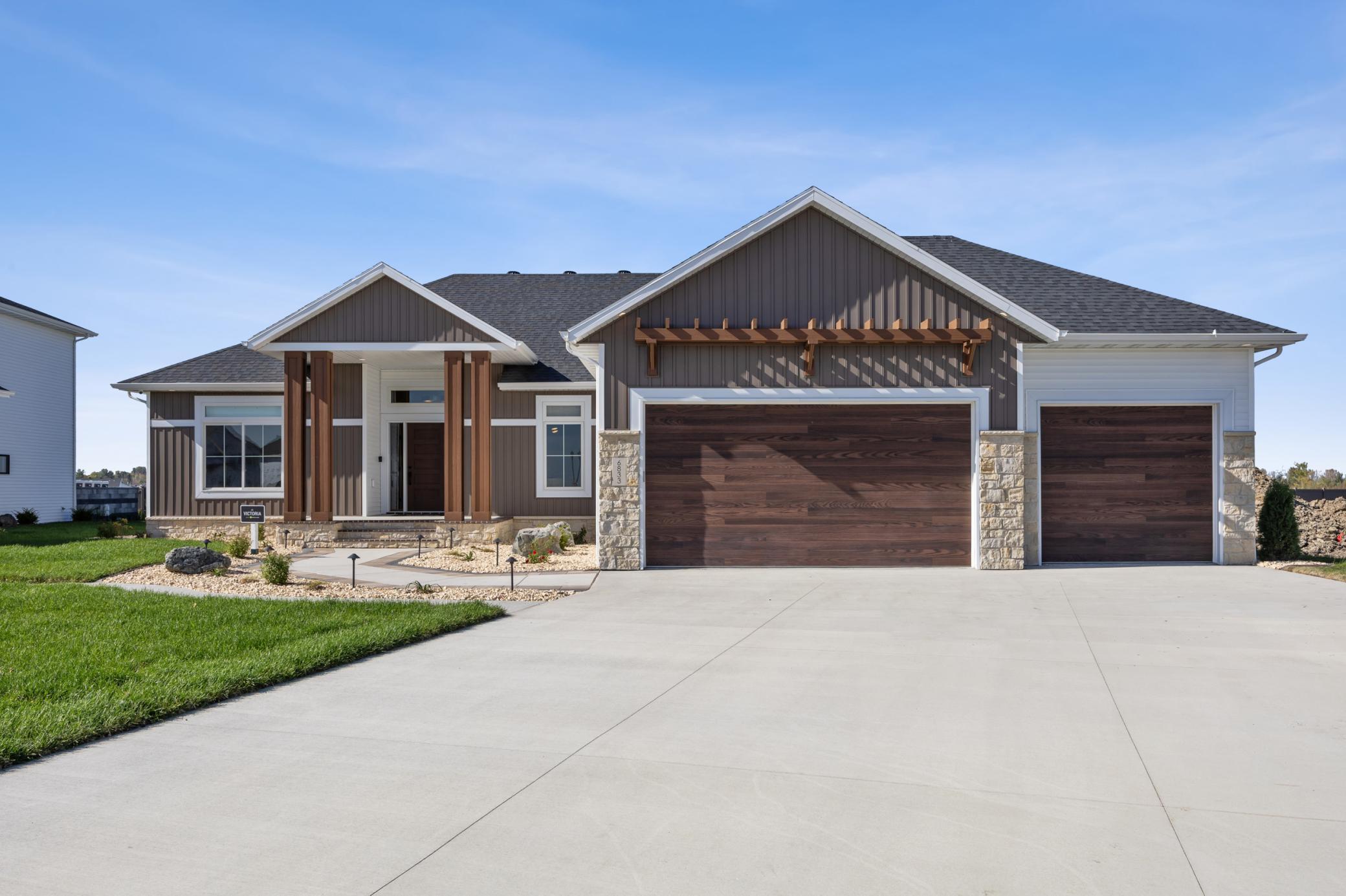 6833 Sunrise Point Horace ND 58047