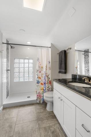 21 Russell Avenue S Minneapolis MN 55405