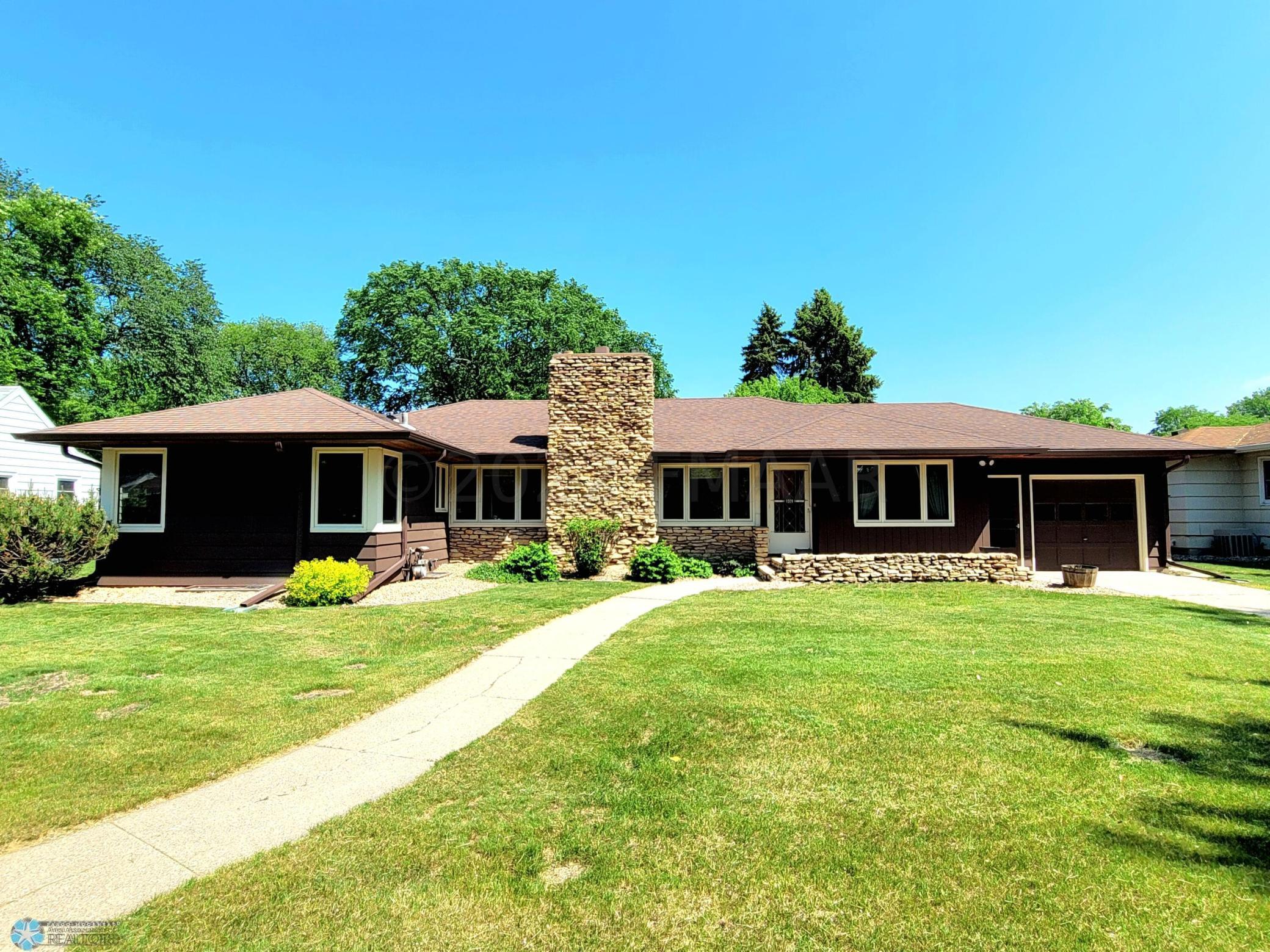 1328 10th Avenue S Moorhead MN 56560