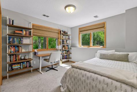 4153 Hallgren Lane Chanhassen MN 55331