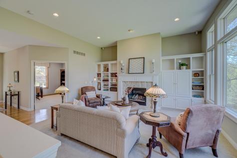 9 Knoll Road North Oaks MN 55127