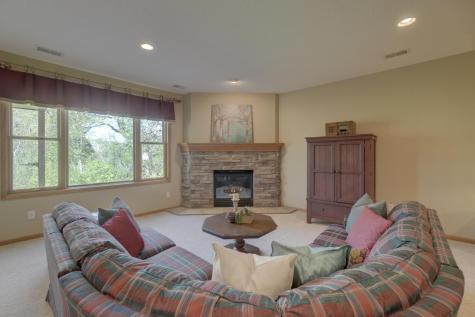 9 Knoll Road North Oaks MN 55127