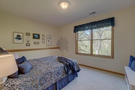 9 Knoll Road North Oaks MN 55127