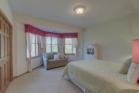 9 Knoll Road North Oaks MN 55127