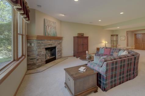 9 Knoll Road North Oaks MN 55127